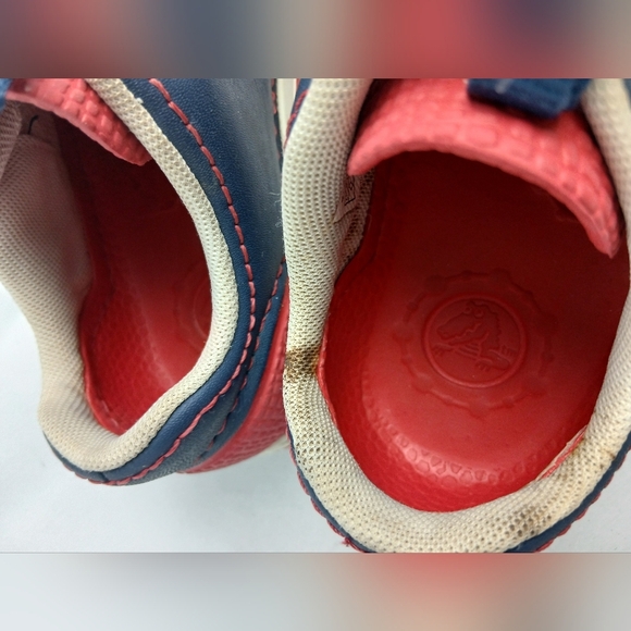 CROCS Kid Shoes Size 10 Waterproof Blue And Red No Laces Pull On - Picture 8 of 8